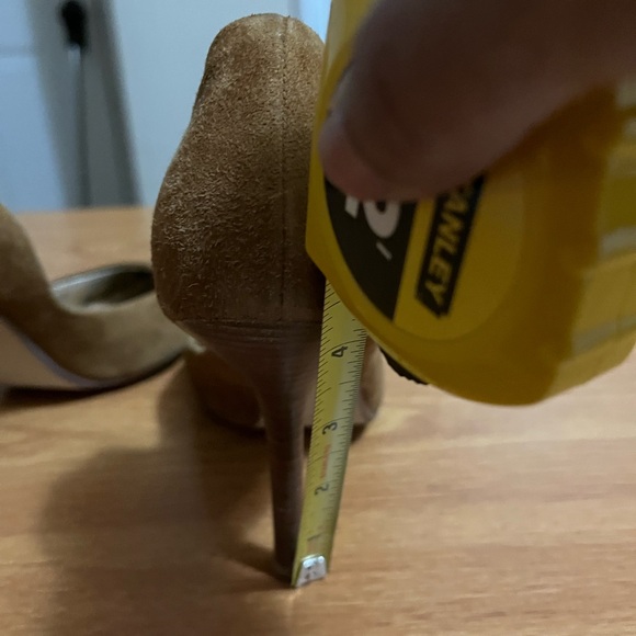 Brown Suede Guess Women's Pumps
No Box included - Picture 5 of 9
